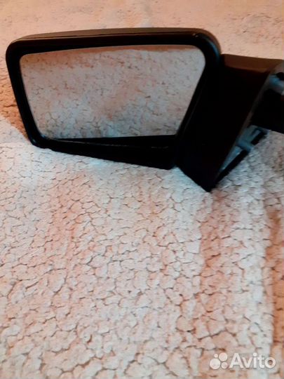 Боковое зерколо