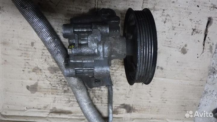 Насос гидроусилителя Toyota Avensis II (T250) 200