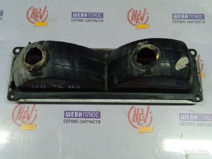 Подфарник правый Chevrolet Tahoe 1995г