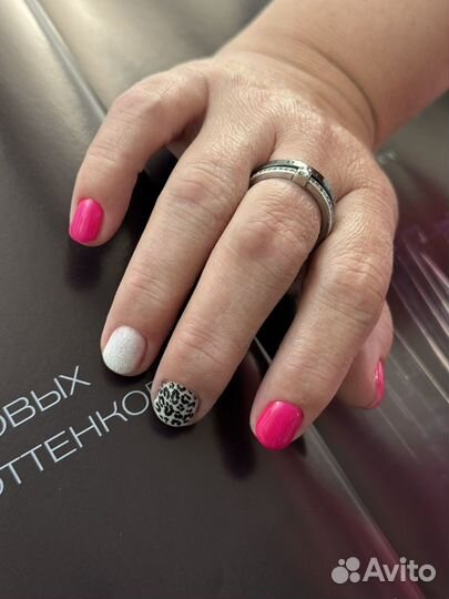 Модель на маникюр + гель-лак
