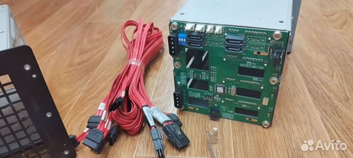 SAS raid контроллер LSI megaraid SAS 9240-8i