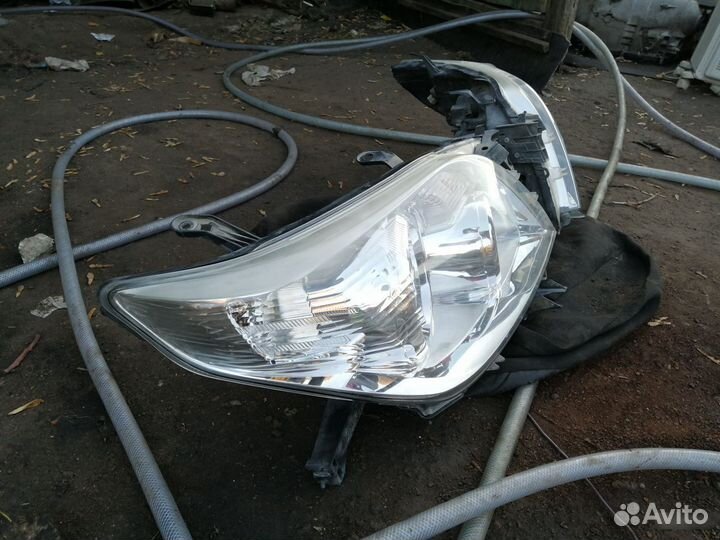 Фара правая на Toyota Prado 150 галоген