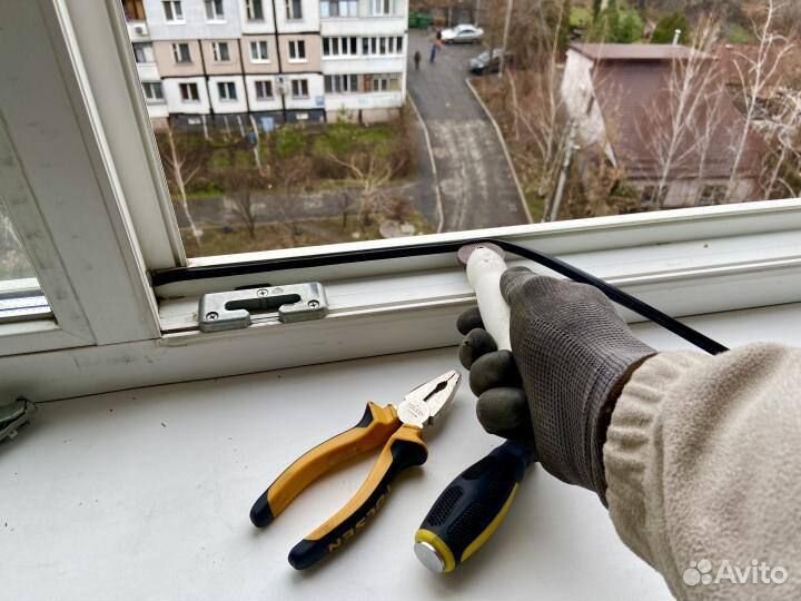 Детские замки на окна, ручки, гребенки установка