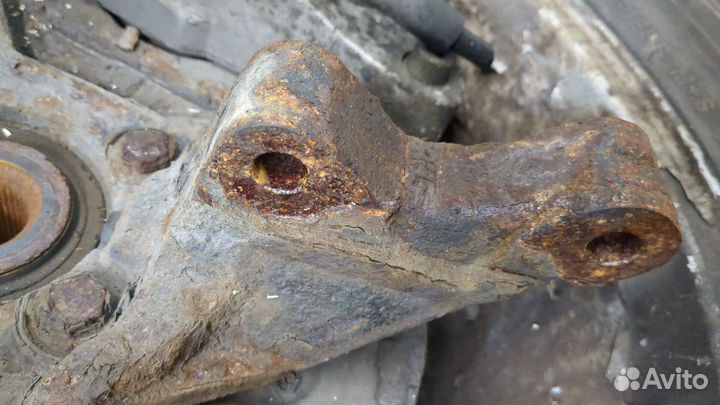 Ступица (кулак, цапфа) правая передняя Volvo XC90