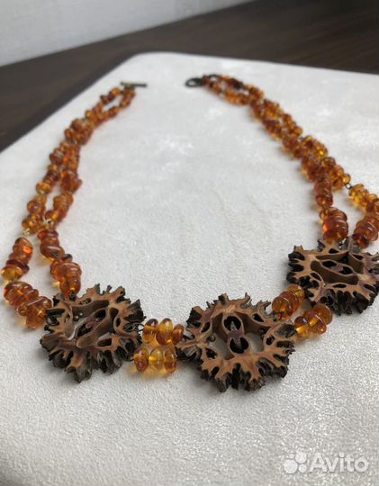 Колье с янтарём Дизайнерское