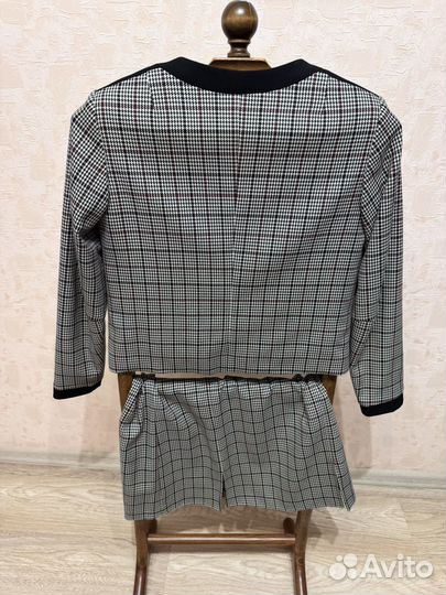 Костюм женский с юбкой