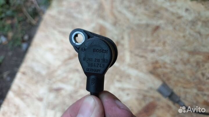 Датчик положения коленвала audi q7 4.2 bar 4l
