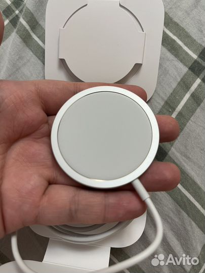 Беспроводное зарядное устройство Apple MagSafe