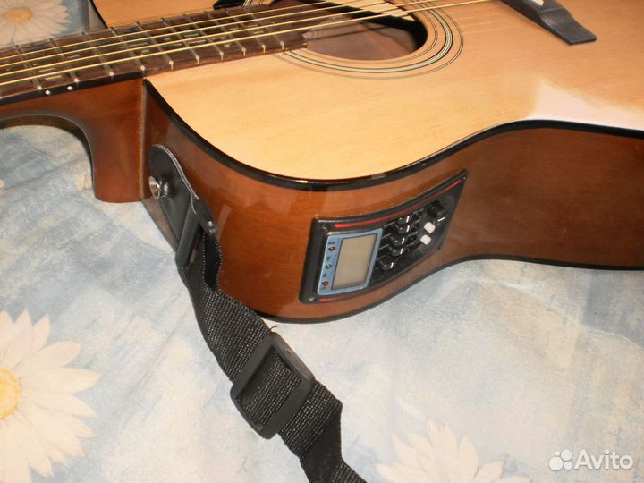 Эл/акустическая гитара Yamaha F-310 с компектом