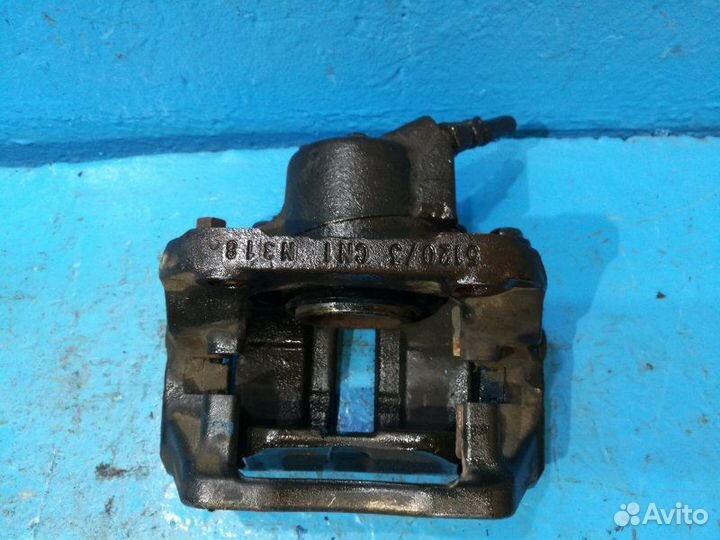 Суппорт передний правый Рено Логан Renault Logan1