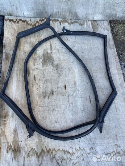 Уплотнитель задней левой двери Audi A5 8T