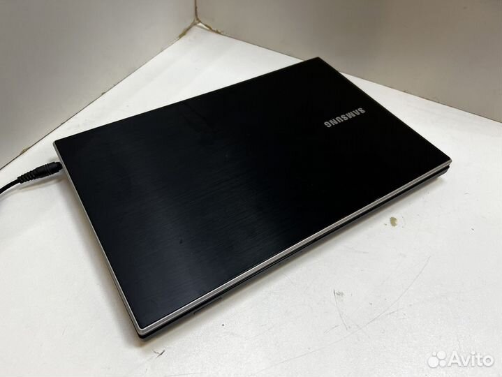 Ноутбук Samsung NP305V5A