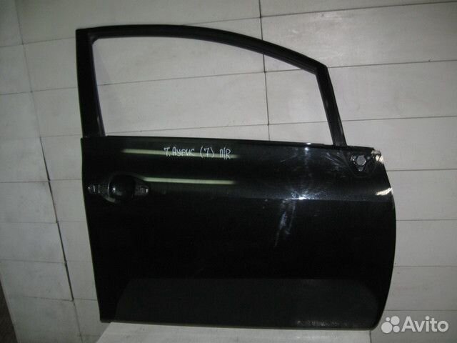 Дверь передняя правая Тойота Аурис