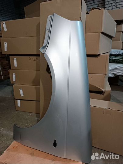 Крыло priora переднее левое серебристый (снежка)