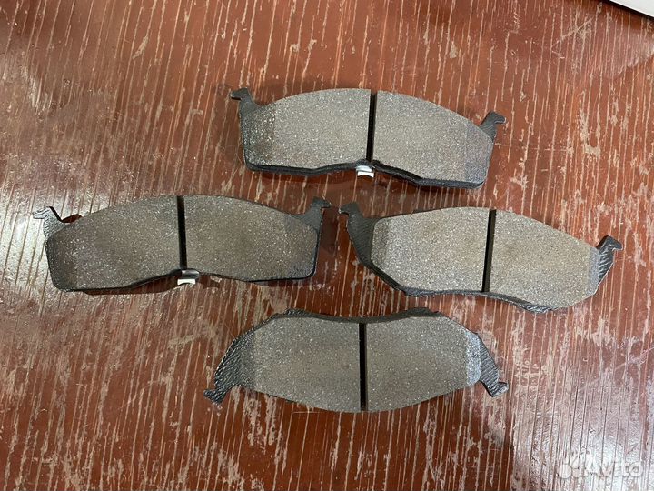 Комплект передних тормозных колодок brembo P11008