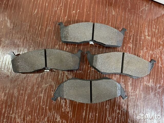 Комплект передних тормозных колодок brembo P11008