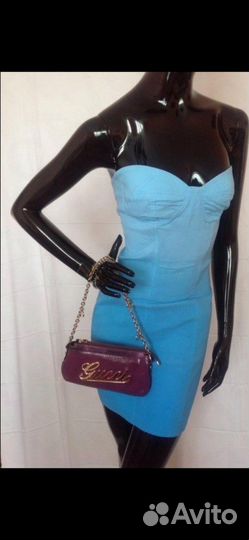 Платье на шнуровке с декольте