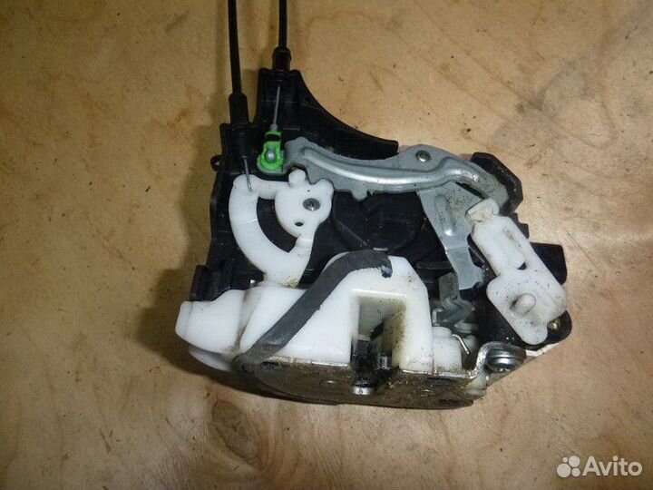 Замок двери задней левой citroen C-crosser 2008