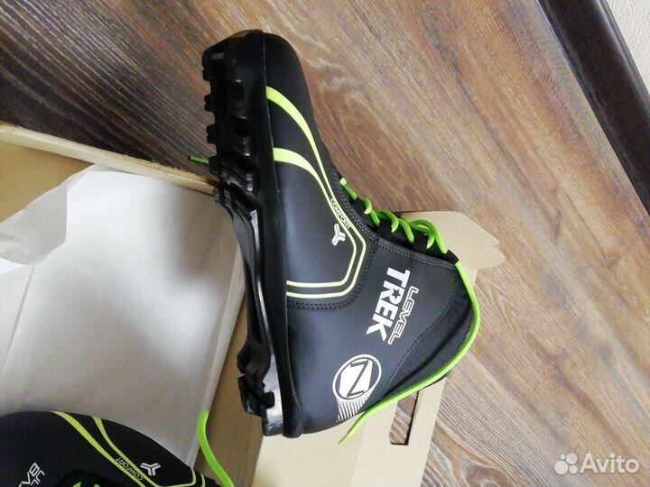 Лыжи палки и ботинки