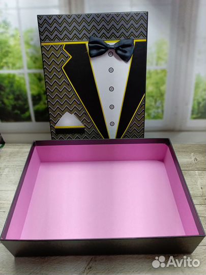 Подарочная коробка