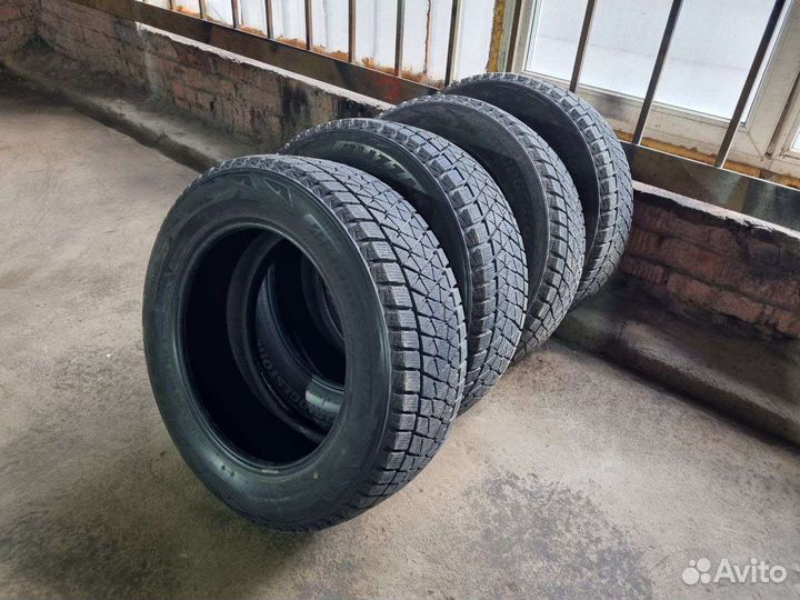 Bridgestone Blizzak DM-V2 225/60 R17 99S