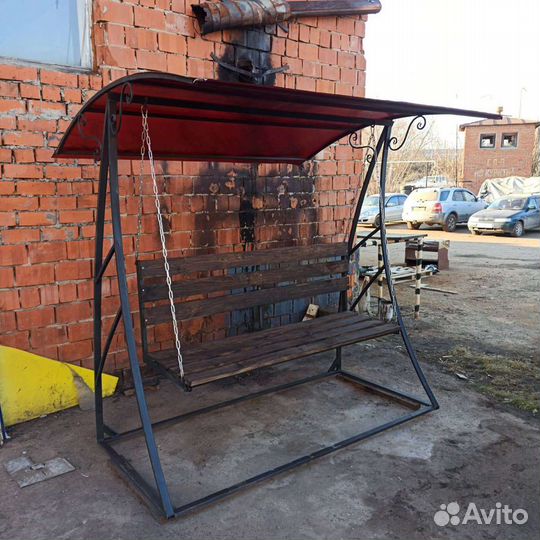 Качели садовые с крышей