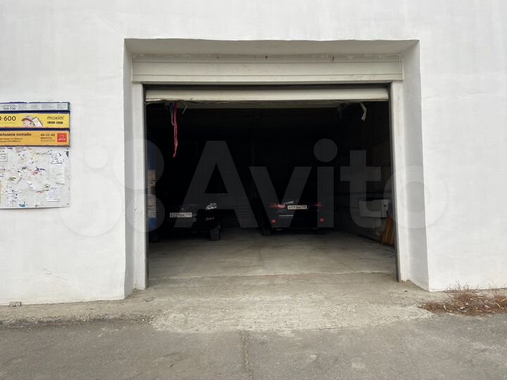 Гараж, > 30 м²