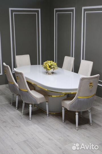 Стол и стулья в гостиную. В наличии