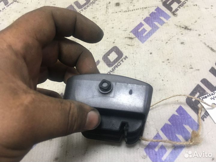 Дефлектор воздушный центр. правый Хендай Акцент 2