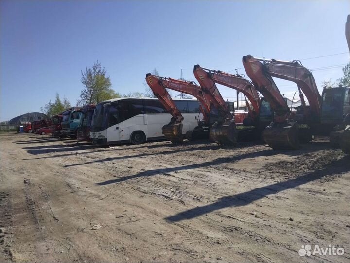 Грузовая автостоянка для грузовиков газелей и спец