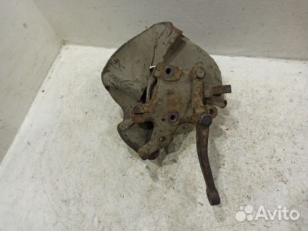 Кулак передний правый