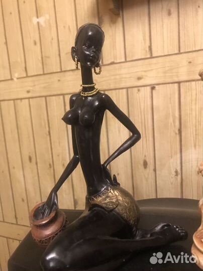 Статуэтка африканка