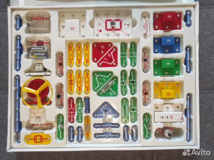 Электронный конструктор Знаток