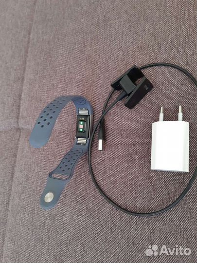 Фитнес браслет fitbit