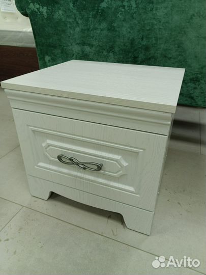 Тумба прикроватная