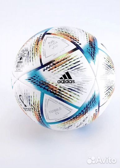 Профессиональный футбольный мяч