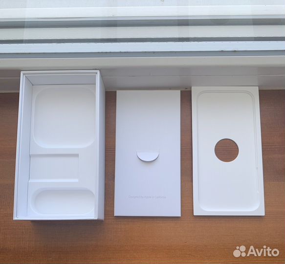 Оригинальная коробка от iPhone SE