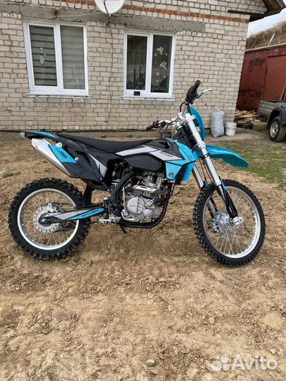 Кроссовый мотоцикл