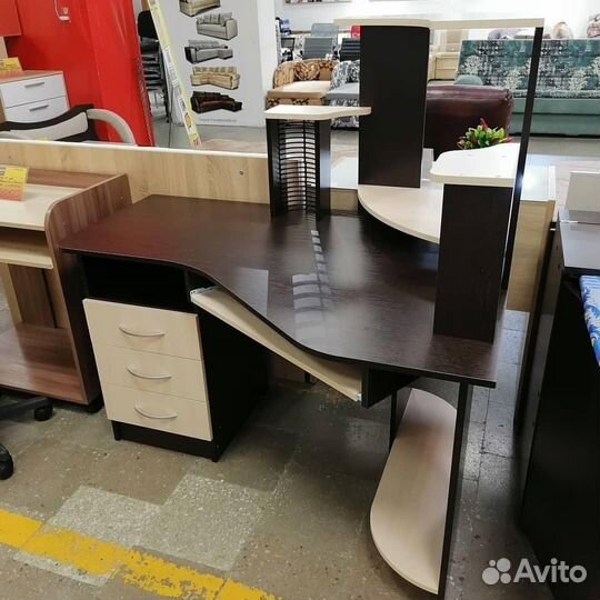 Стол компьютерный