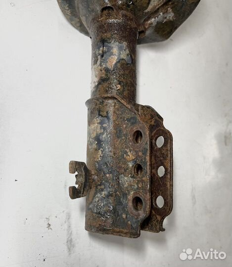 Стойка передняя левая в сборе Mazda 323 BA