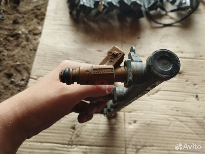 Топливная рампа с форсунками Ford Focus 1 1.6