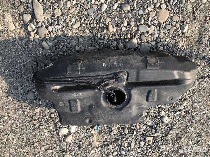 Топливный бак Toyota Avensis