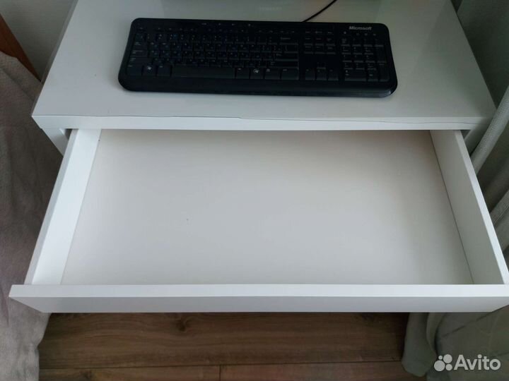 Компьютерный стол IKEA mikke