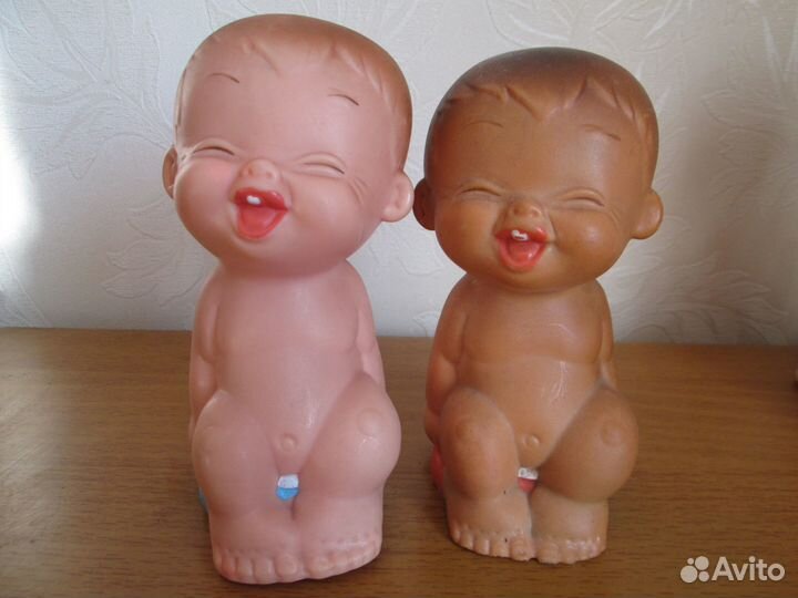 Пупс на горшке, девочка с кошкой Югославия