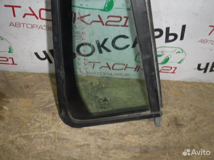 Стекло (глухое) задней правой двери Land Rover