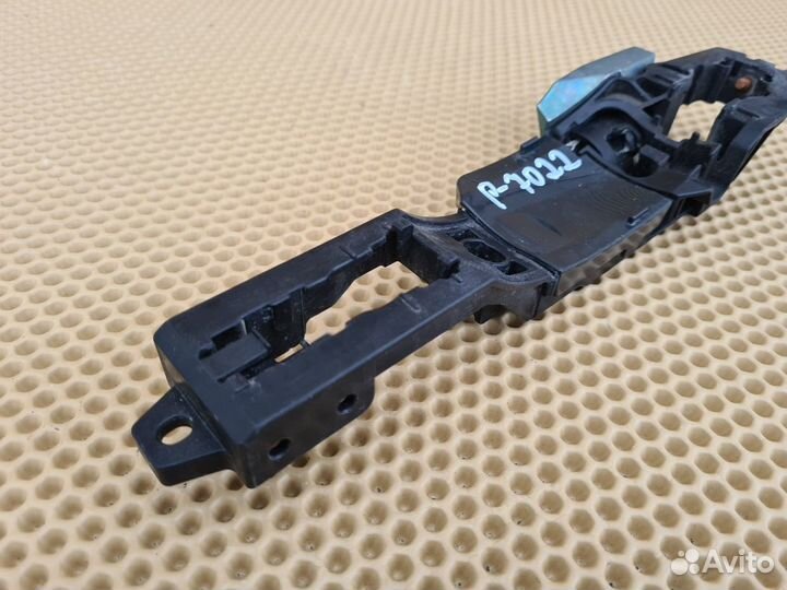 Кронштейн ручки двери левый Infiniti