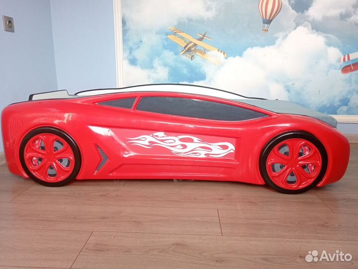 Кровать машина детская