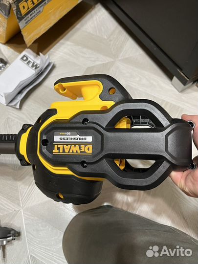 Бесщеточный триммер dewalt DCM5713 flexvolt