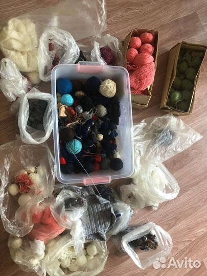 Пряжа и журналы по вязанию. Бронь