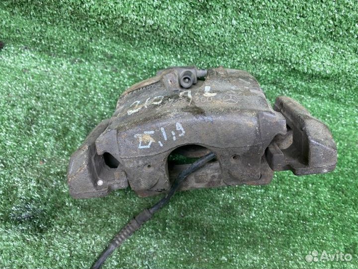 Тормозной суппорт передний левый Mercedes-Benz E